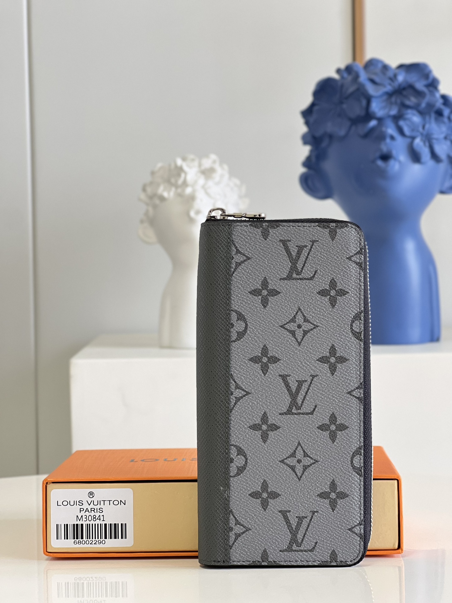 NO:398667,[Exclusive real photo M30841 gray] This Zippy Vertical wallet is single-pulled from Taigrama leather series, and is shaped with Taga leather and Monogram coated canvas. The classic wraparound design is equipped with compartments and card slots, which can store cards, banknotes and coins. 10 x 20 x 2 cm A.280, LV [original leather], louis vuitton19860909【独家实拍M30841灰】本款 Zippy Vertical 钱夹 单拉出自 Taigrama 皮具系列,以 Taga 皮革和 Monogram 涂层帆布塑造玲珑构型,经典环绕式设计配有隔层和卡位,可收纳卡片、纸钞和硬币.10 x 20 x 2 厘米A.280,LV【原厂皮】,louis vuitton,Bag