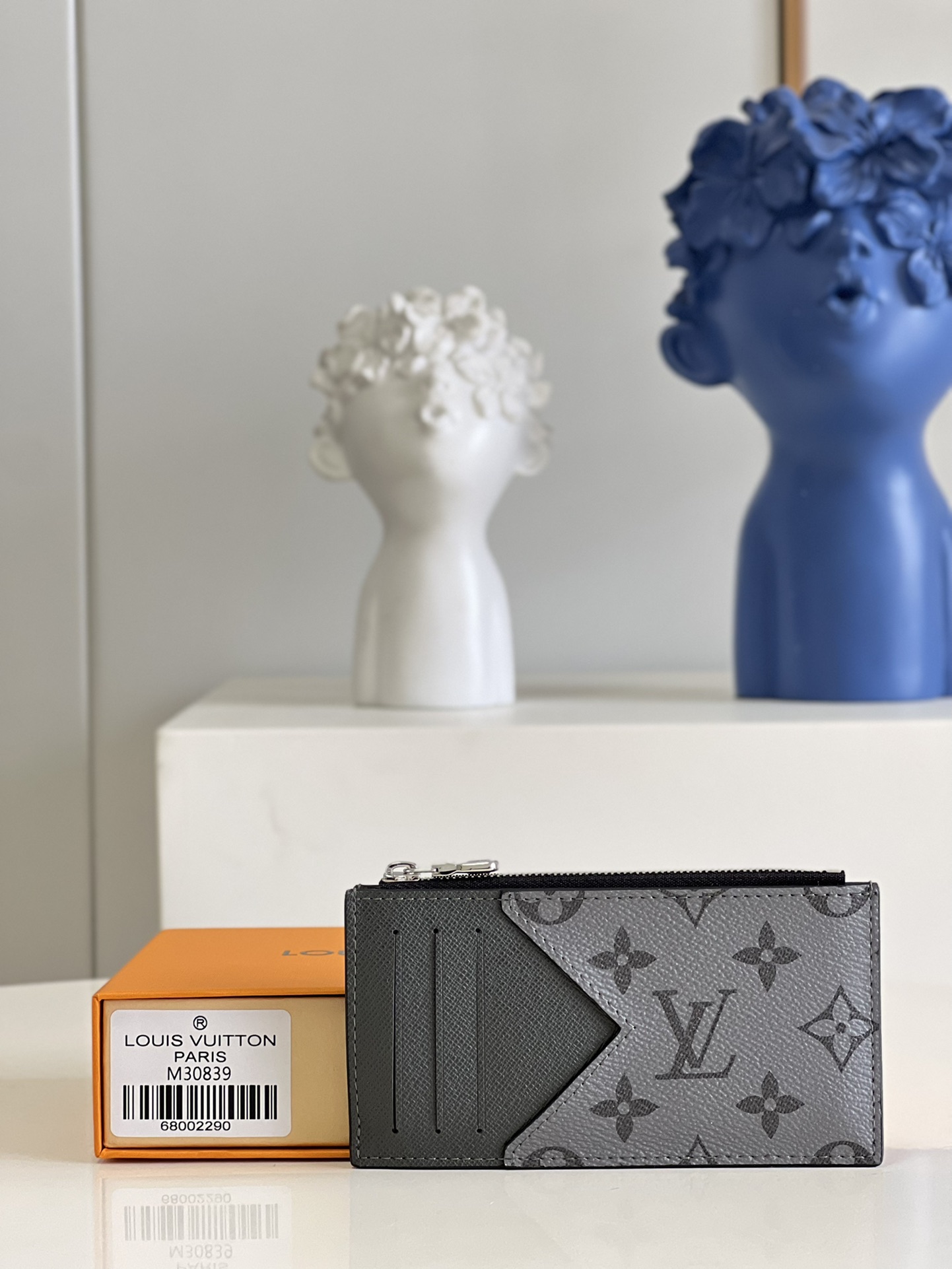 NO:398671,[Exclusive real photo M30839 gray] Coin card clips are made of deeply dyed Taga leather and Monogram canvas, and include credit card slots, zippered coin bags and banknote compartments in a compact configuration. 8 x 14.5 x 1 cm A., LV [original leather], louis vuitton19860909【独家实拍M30839灰】Coin 卡夹 取材深染 Taga 皮革和 Monogram 帆布,以紧凑构型囊括信用卡位、拉链零钱袋和钞票隔层.8 x 14.5 x 1 厘米A.,LV【原厂皮】,louis vuitton,Bag