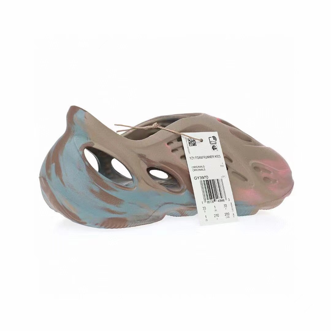 图片[2]-Adidas Yeezy Foam Runner Slide\”Stone Saget\”椰子童鞋户外风格包头运动沙滩凉拖防滑洞洞跑步凉鞋“沙灰粉迷彩”GY3970 尺码：28码=10K 29码=11K 31码=12K 32码=13K 33=1Y-选品中心