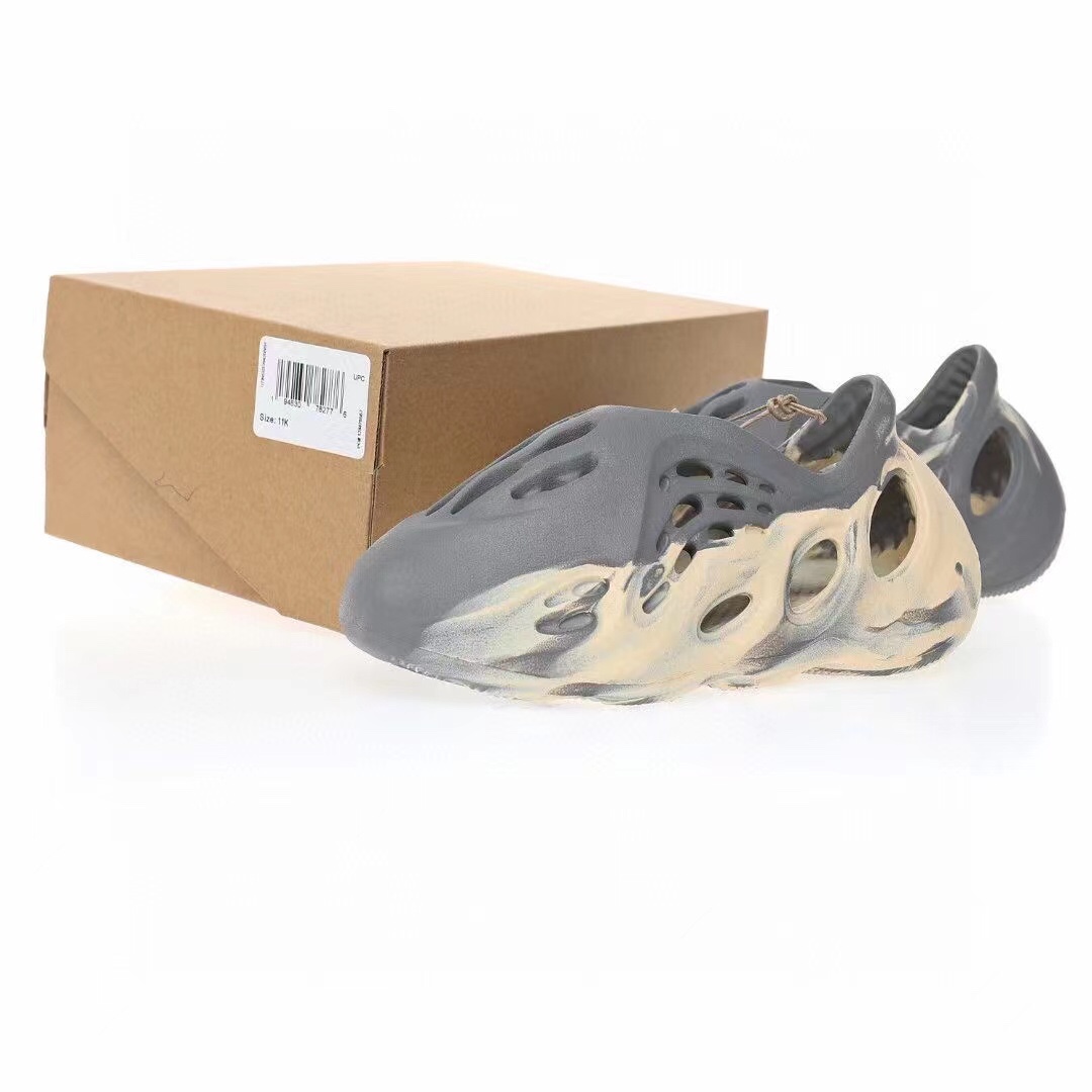 图片[9]-Adidas Yeezy Foam Runner Slide\”Stone Saget\”椰子童鞋户外风格包头运动沙滩凉拖防滑洞洞跑步凉鞋“灰黄”GX8507 尺码：28码=10K 29码=11K 31码=12K 32码=13K 33=1Y-选品中心