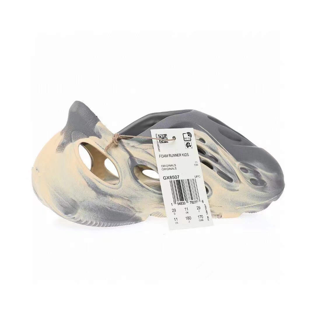 图片[2]-Adidas Yeezy Foam Runner Slide\”Stone Saget\”椰子童鞋户外风格包头运动沙滩凉拖防滑洞洞跑步凉鞋“灰黄”GX8507 尺码：28码=10K 29码=11K 31码=12K 32码=13K 33=1Y-选品中心