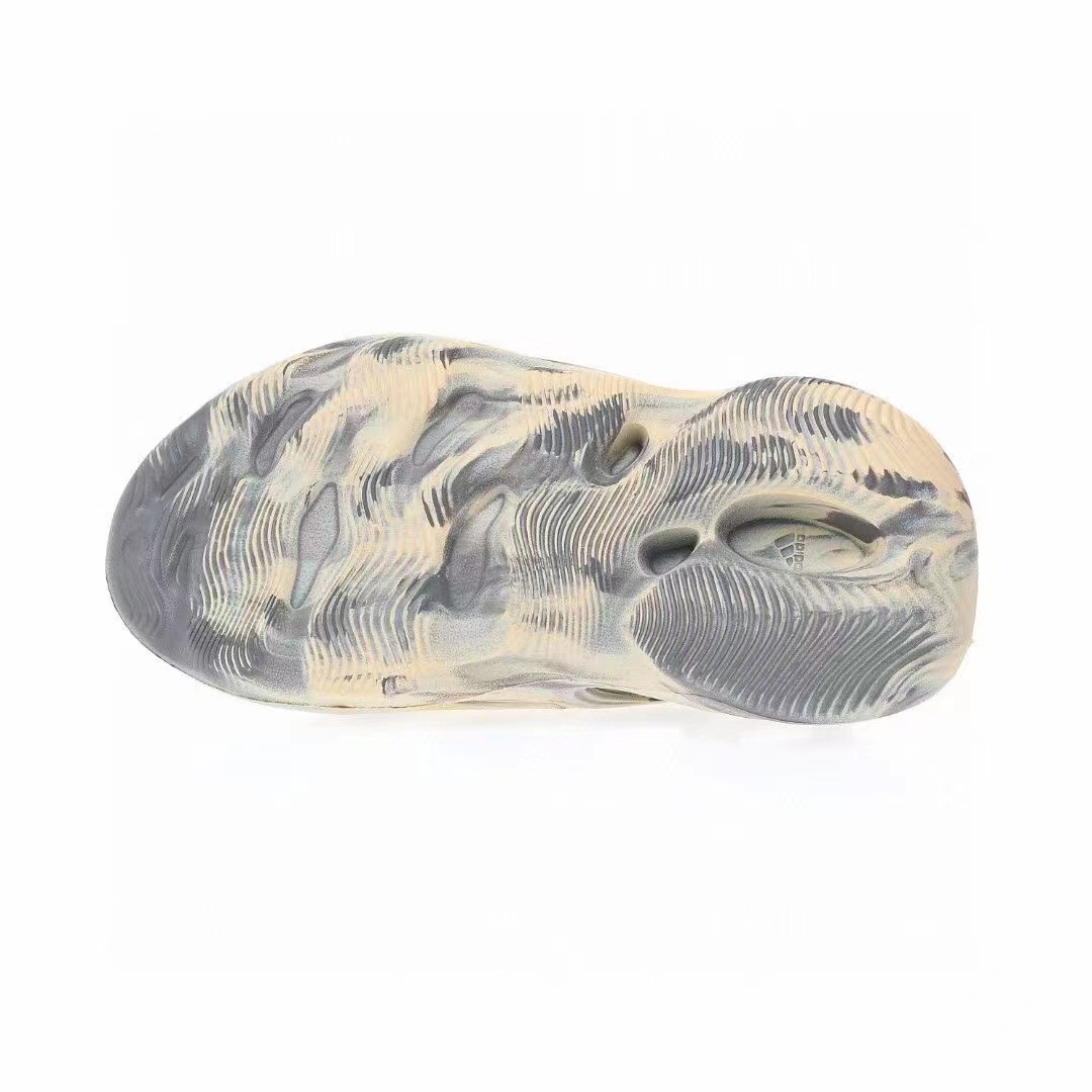图片[4]-Adidas Yeezy Foam Runner Slide\”Stone Saget\”椰子童鞋户外风格包头运动沙滩凉拖防滑洞洞跑步凉鞋“灰黄”GX8507 尺码：28码=10K 29码=11K 31码=12K 32码=13K 33=1Y-选品中心