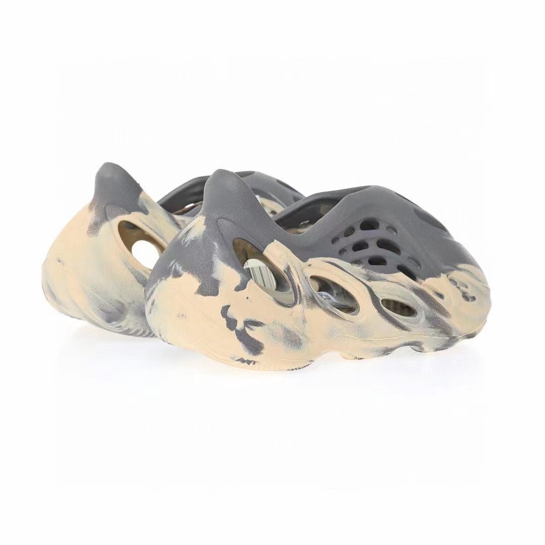 图片[6]-Adidas Yeezy Foam Runner Slide\”Stone Saget\”椰子童鞋户外风格包头运动沙滩凉拖防滑洞洞跑步凉鞋“灰黄”GX8507 尺码：28码=10K 29码=11K 31码=12K 32码=13K 33=1Y-选品中心