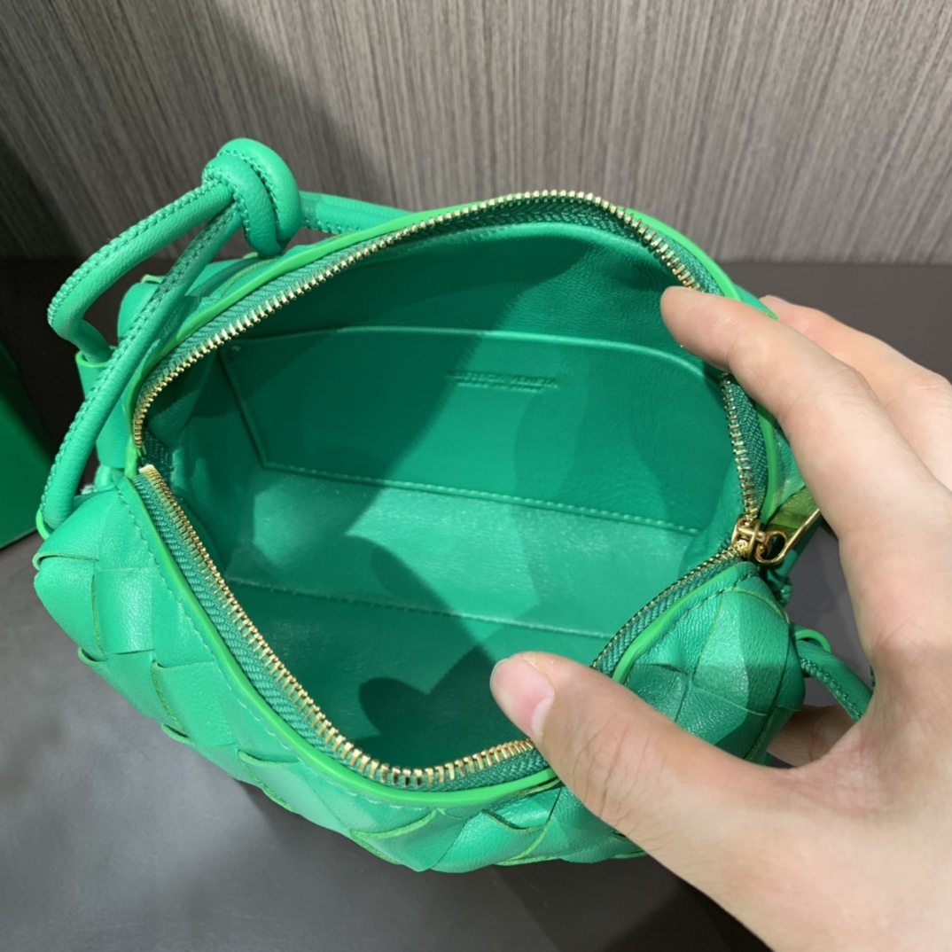 Bottega Veneta LOOP 编织小方包 666683鹦鹉绿