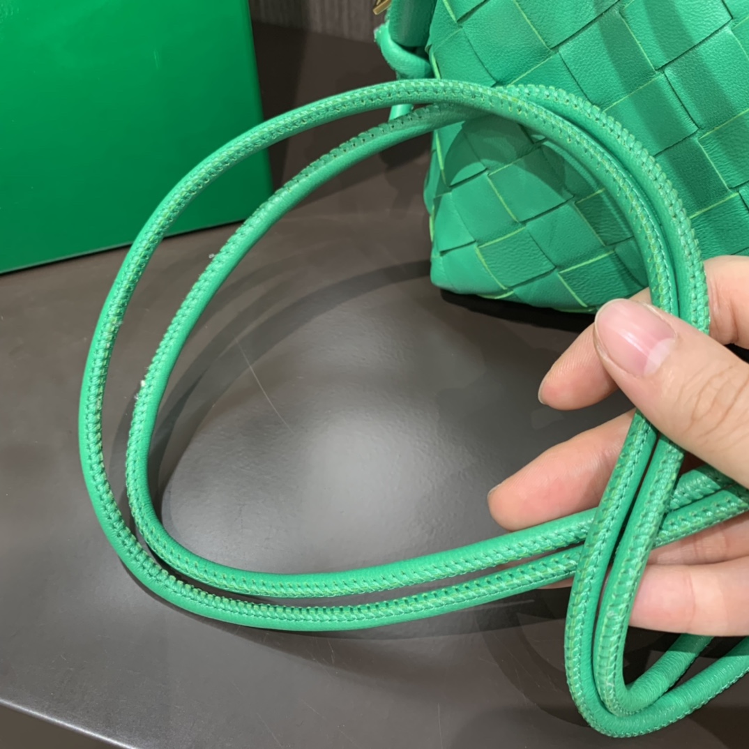 Bottega Veneta LOOP 编织小方包 666683鹦鹉绿