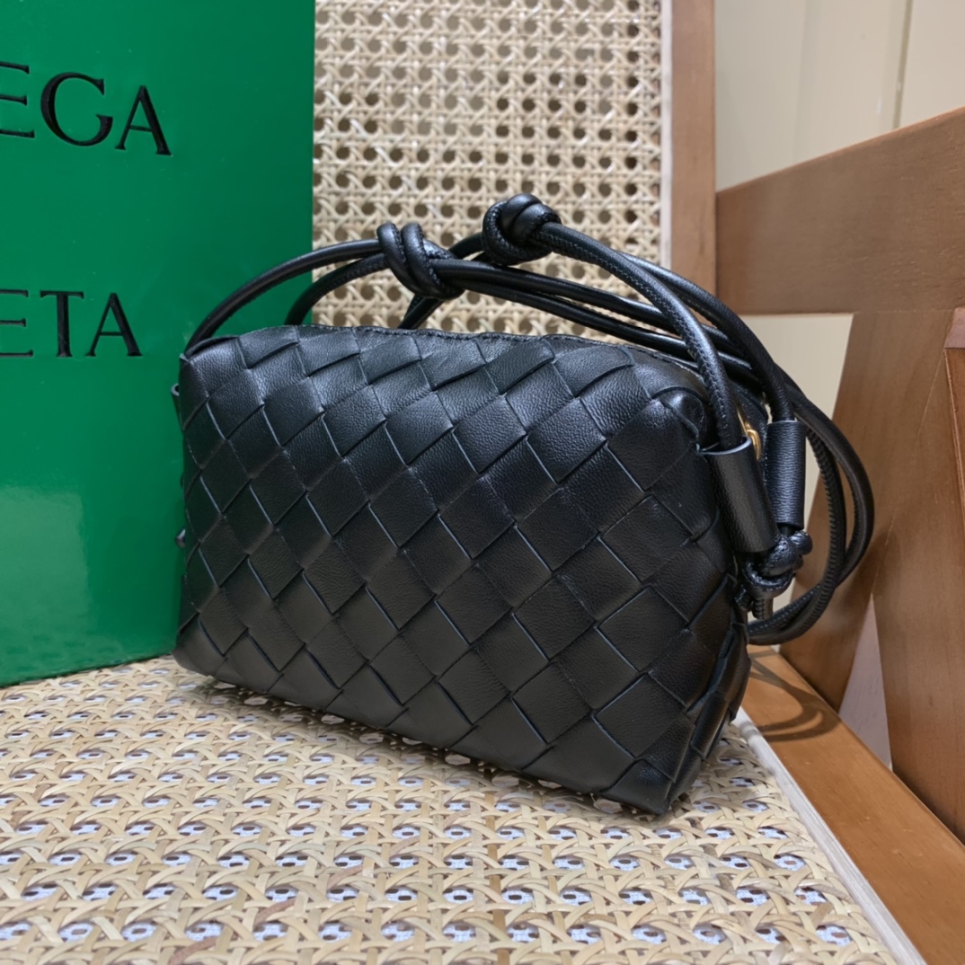 Bottega Veneta LOOP 编织小方包 666683黑色