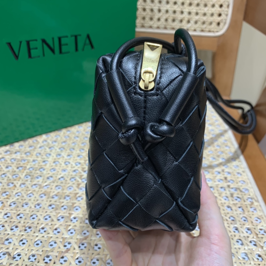 Bottega Veneta LOOP 编织小方包 666683黑色