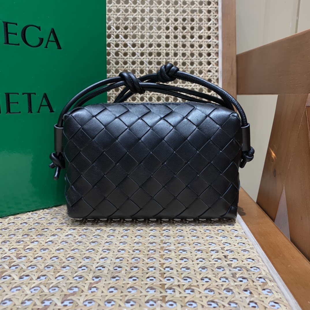 Bottega Veneta LOOP 编织小方包 666683黑色
