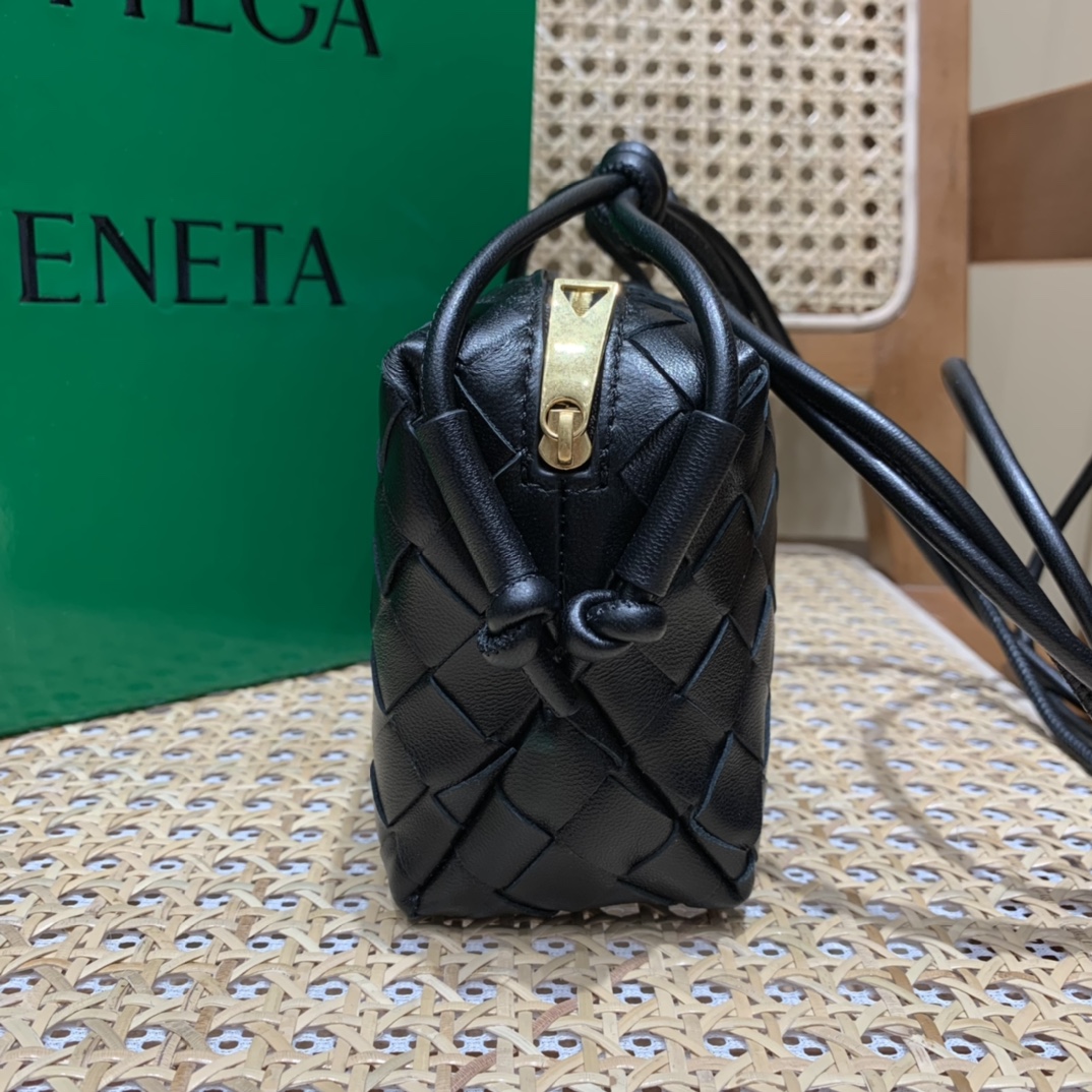 Bottega Veneta LOOP 编织小方包 666683黑色