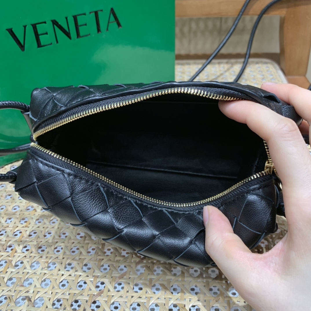 Bottega Veneta LOOP 编织小方包 666683黑色