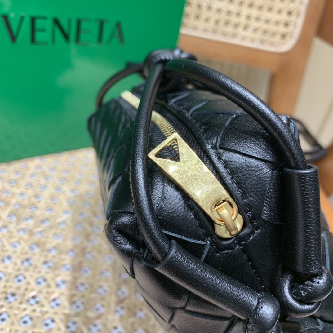 Bottega Veneta LOOP 编织小方包 666683黑色