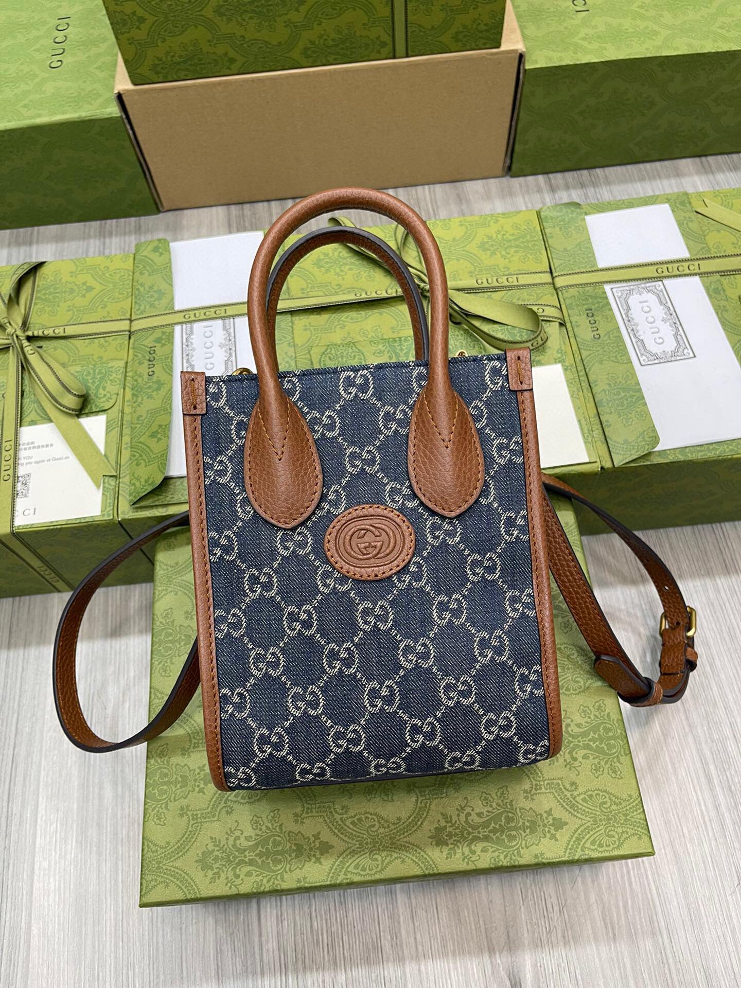 GUCCI GG джинсовый жаккардовый мини-тоут с коричневой кожаной окантовкой