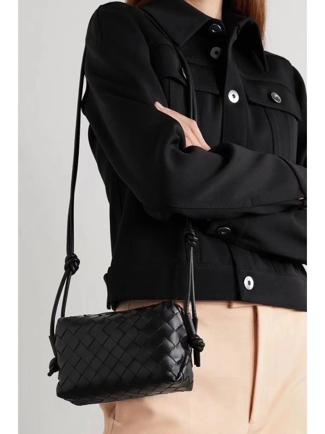 Bottega Veneta LOOP 编织小方包 666683黑色