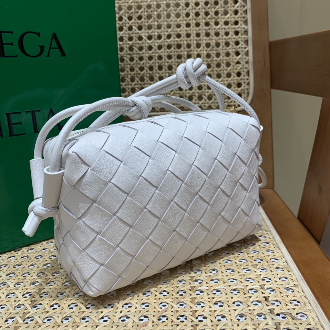Bottega Veneta LOOP 编织小方包 666683白色