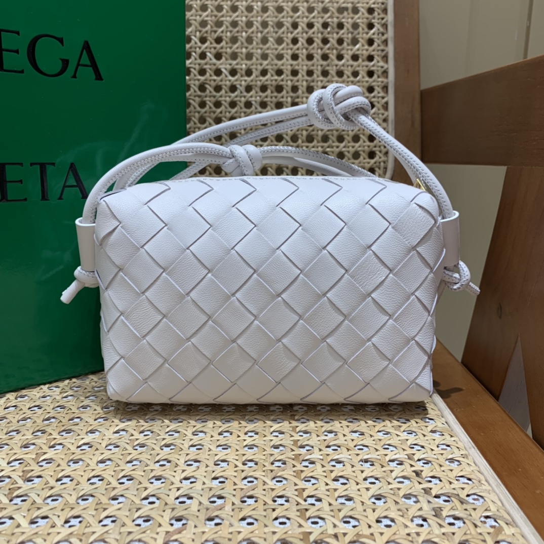 Bottega Veneta LOOP 编织小方包 666683白色