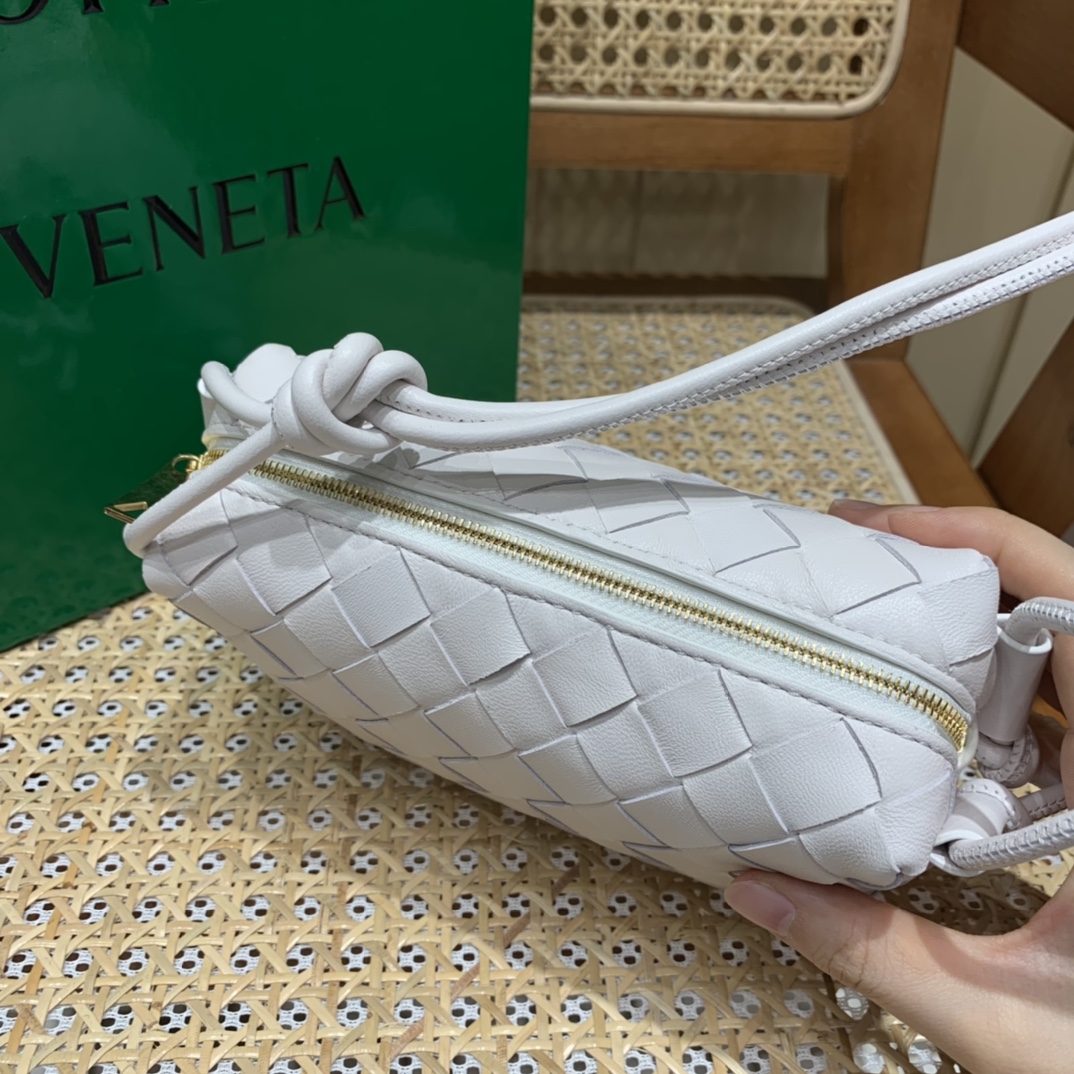 Bottega Veneta LOOP 编织小方包 666683白色
