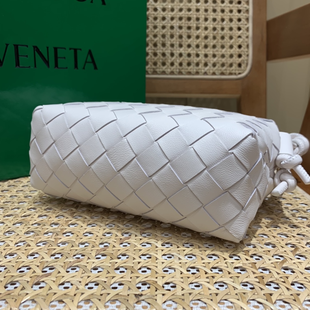 Bottega Veneta LOOP 编织小方包 666683白色