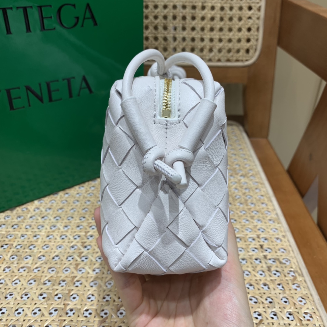 Bottega Veneta LOOP 编织小方包 666683白色