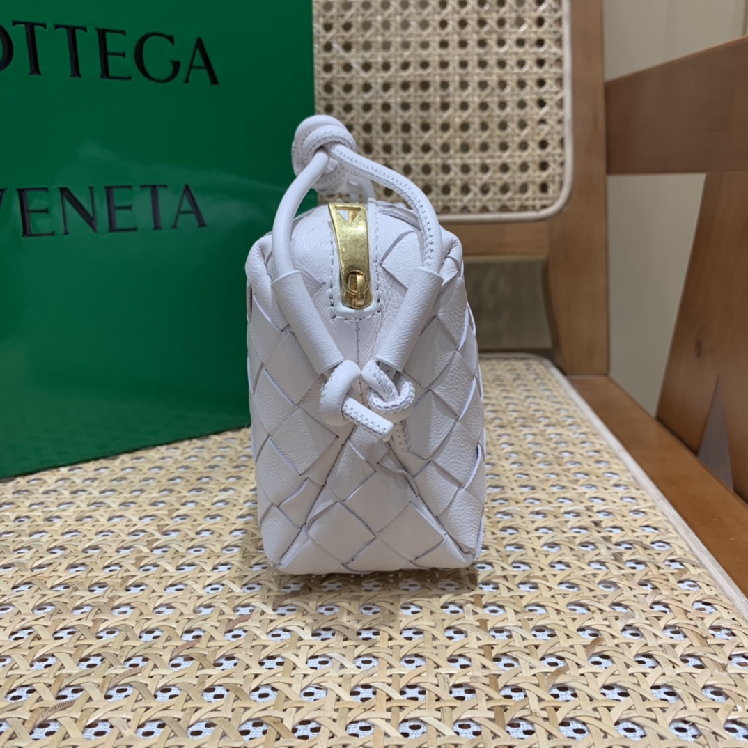 Bottega Veneta LOOP 编织小方包 666683白色