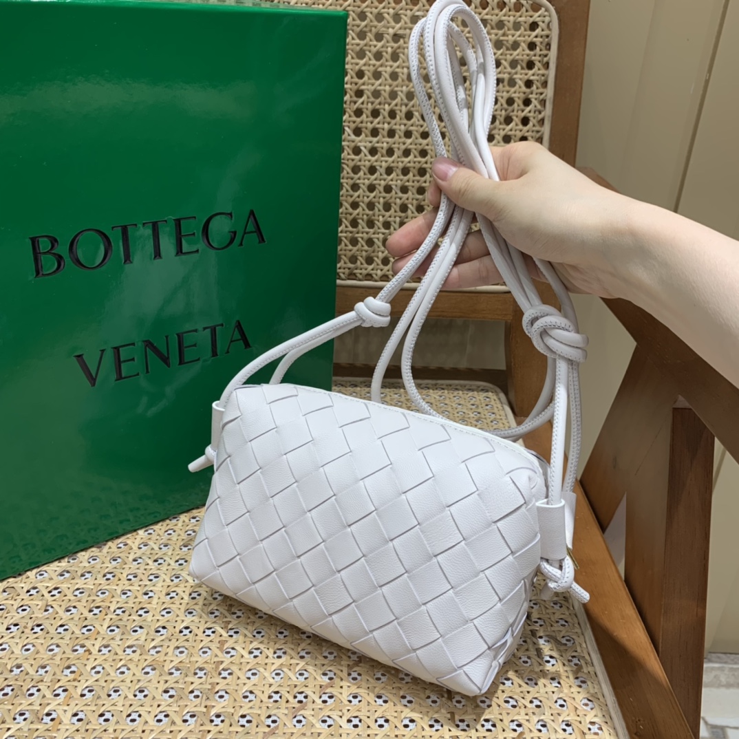 Bottega Veneta LOOP 编织小方包 666683白色