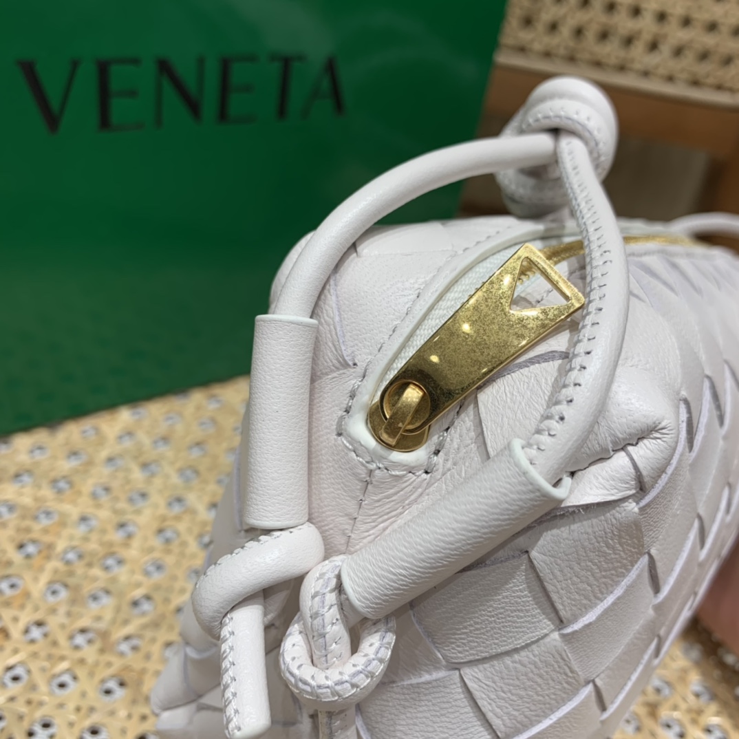 Bottega Veneta LOOP 编织小方包 666683白色