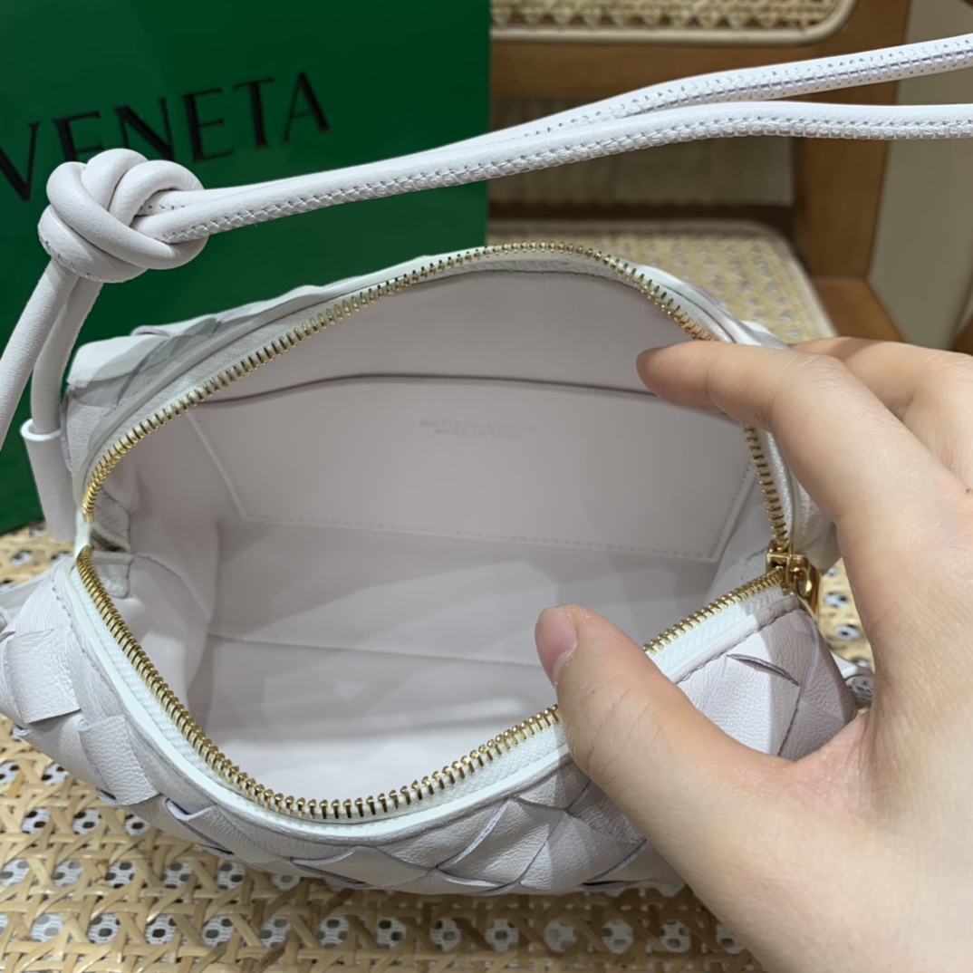 Bottega Veneta LOOP 编织小方包 666683白色