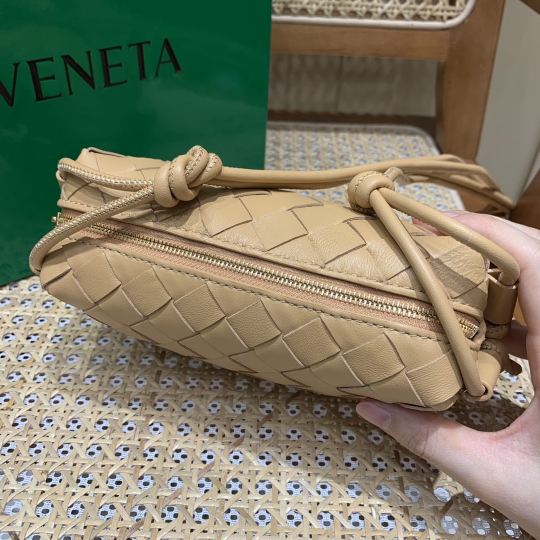 Bottega Veneta LOOP 编织小方包 666683杏仁色
