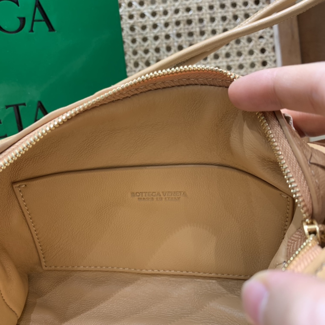Bottega Veneta LOOP 编织小方包 666683杏仁色