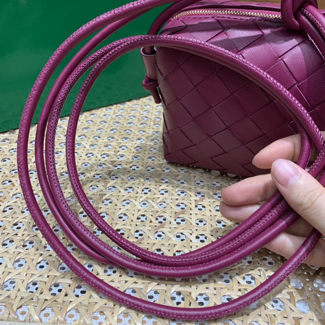 Bottega Veneta LOOP 编织小方包 666683朱砂红