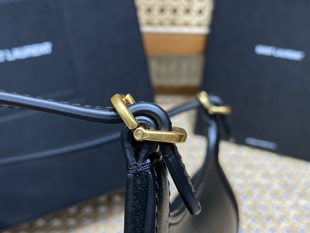 Saint laurent Ysl 𝐂𝐡𝐚𝐫𝐥𝐢𝐞 2022春夏最新款肩背斜挎包684742