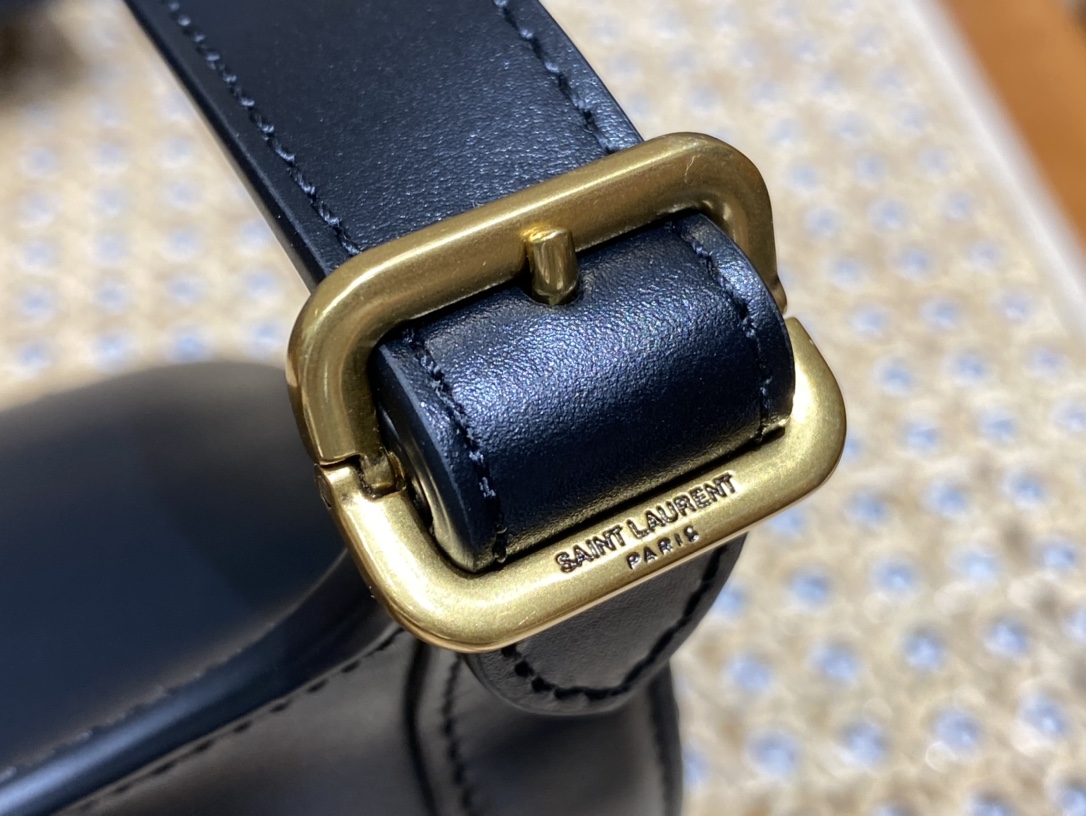 Saint laurent Ysl 𝐂𝐡𝐚𝐫𝐥𝐢𝐞 2022春夏最新款肩背斜挎包684742