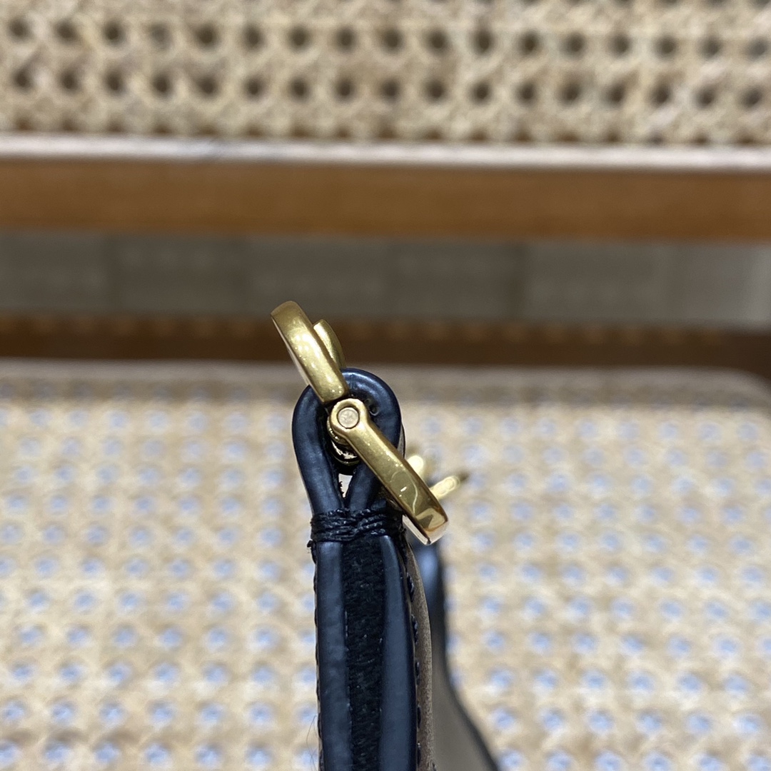 Saint laurent Ysl 𝐂𝐡𝐚𝐫𝐥𝐢𝐞 2022春夏最新款肩背斜挎包684742