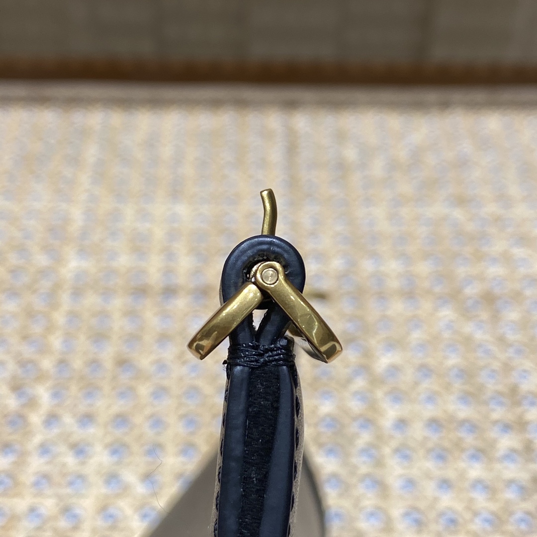 Saint laurent Ysl 𝐂𝐡𝐚𝐫𝐥𝐢𝐞 2022春夏最新款肩背斜挎包684742