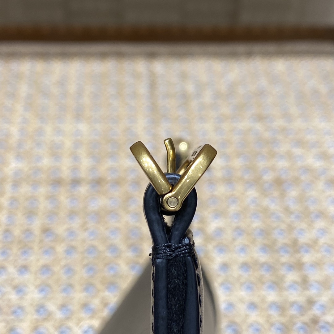 Saint laurent Ysl 𝐂𝐡𝐚𝐫𝐥𝐢𝐞 2022春夏最新款肩背斜挎包684742