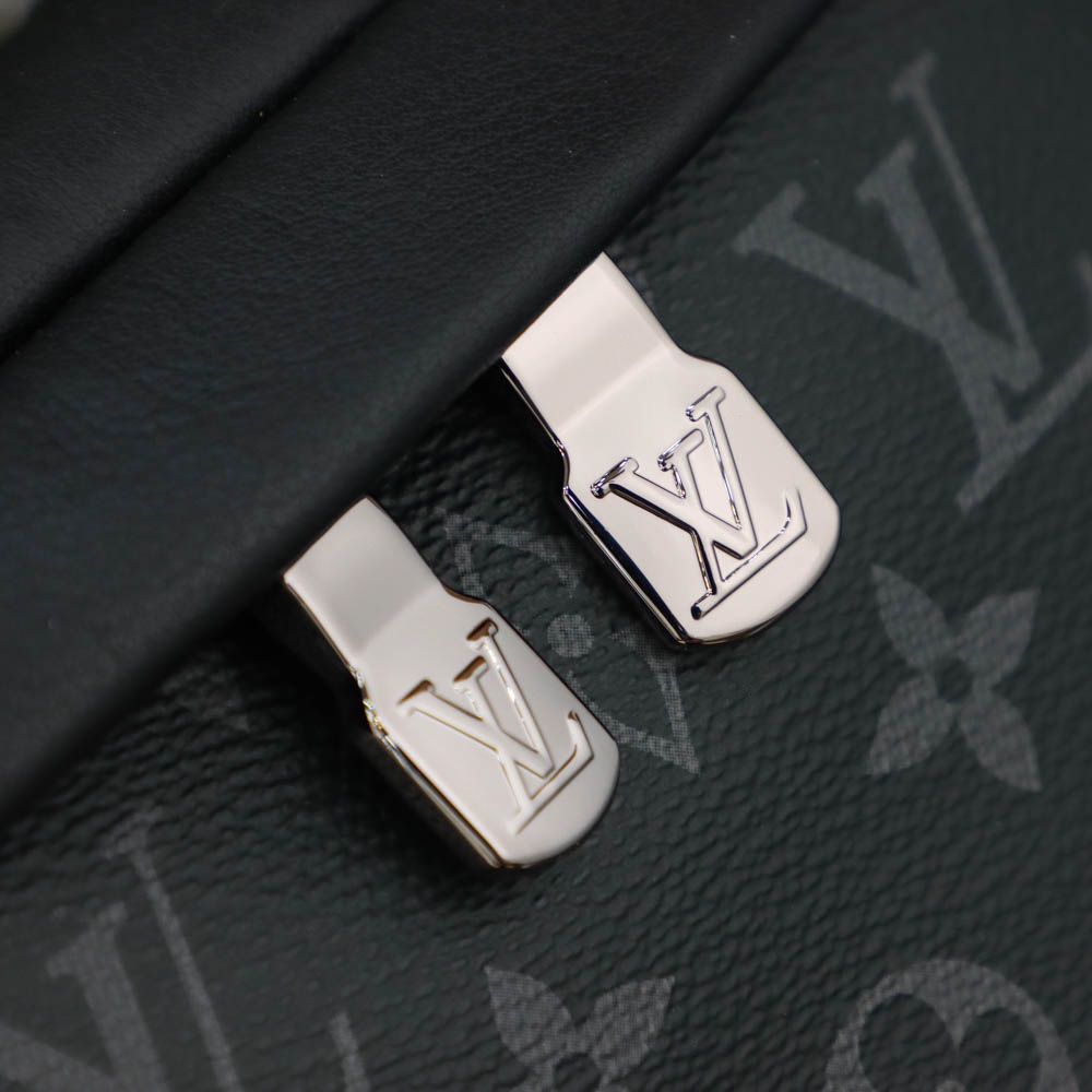 Louis Vuitton LV Discovery Belt Bags & Fanny Packs M46035