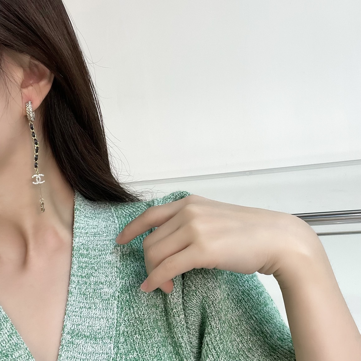 新款☑️CHANEL香奈儿双c流苏黑皮绳耳钉耳环