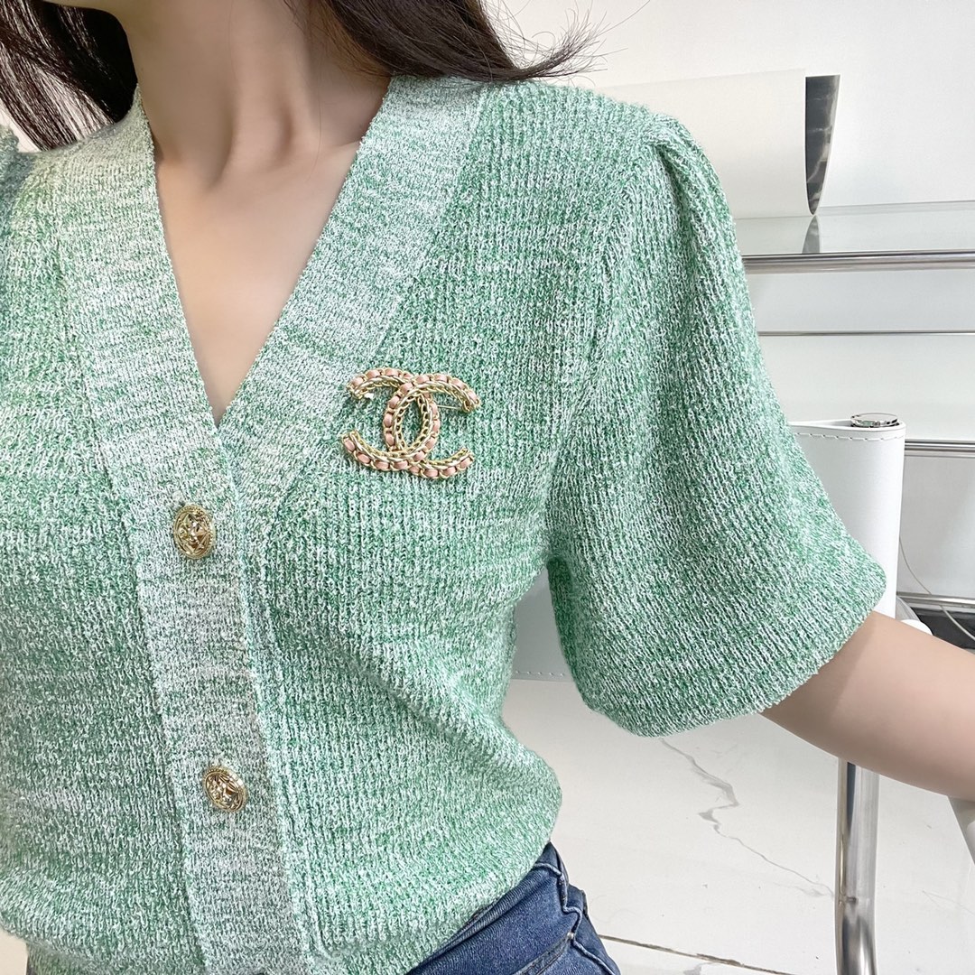 新款☑️CHANEL香奈儿双c粉皮绳胸针