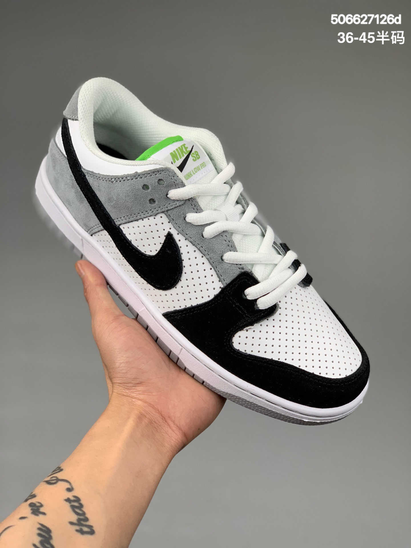 
Nike/耐克 正确双层EVA发泡缓震中底组合RB橡胶外底穿孔透气，耐克Nike SB Dunk Low PRO