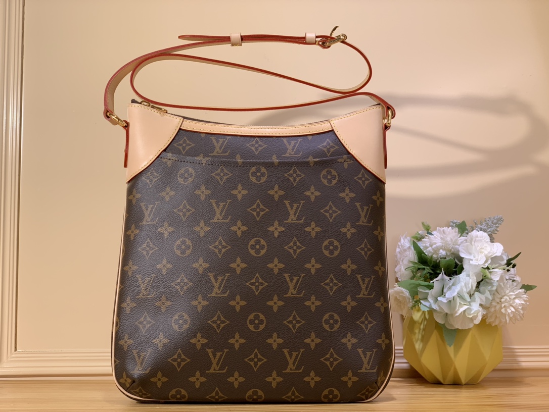 NO:621124,Top original purchase [Second Hand Bag] M56388 Presbyopia is both feminine and functional. It looks great whether carried on the elbow or on the shoulder. The shoulder strap of the bag can be adjusted. Size 32.5x35.5x9.5cm 5216058,19860909顶级原单【中古包】M56388 老花 既充满女性柔美,又兼具功能性,无论手拿肘挎亦或肩背都同样出彩,包肩带可进行调节. 尺寸32.5x35.5x9.5cm 5216058,,Bag