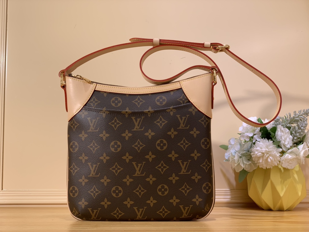 NO:621129,The top original [Second Hand Bag] M56390 Presbyopia is both feminine and functional. It looks equally good whether carried on the elbow or on the shoulder. The shoulder strap of the bag can be adjusted. Size 25.0x27.0x4.0 (Length x Height x Width) 5015055,19860909顶级原单【中古包】M56390老花 既充满女性柔美又兼具功能性,无论手拿肘挎亦或肩背都同样出彩,包肩带可进行调节. 尺寸25.0x27.0x4.0（长x高x宽）5015055,,Bag