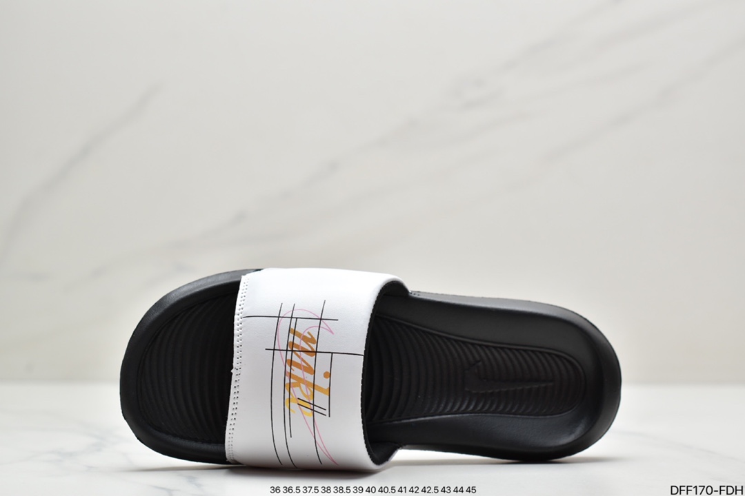 75 耐克Nike VICTORI ONE SLIDE 耐克 夏季时尚舒适 沙滩鞋