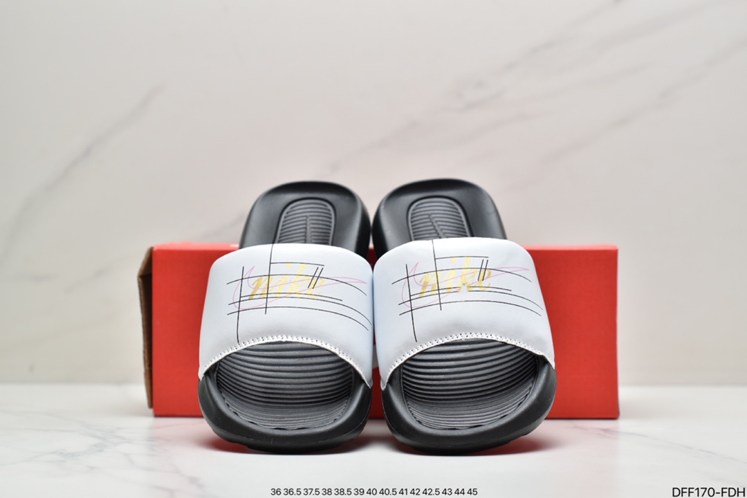 75 耐克Nike VICTORI ONE SLIDE 耐克 夏季时尚舒适 沙滩鞋