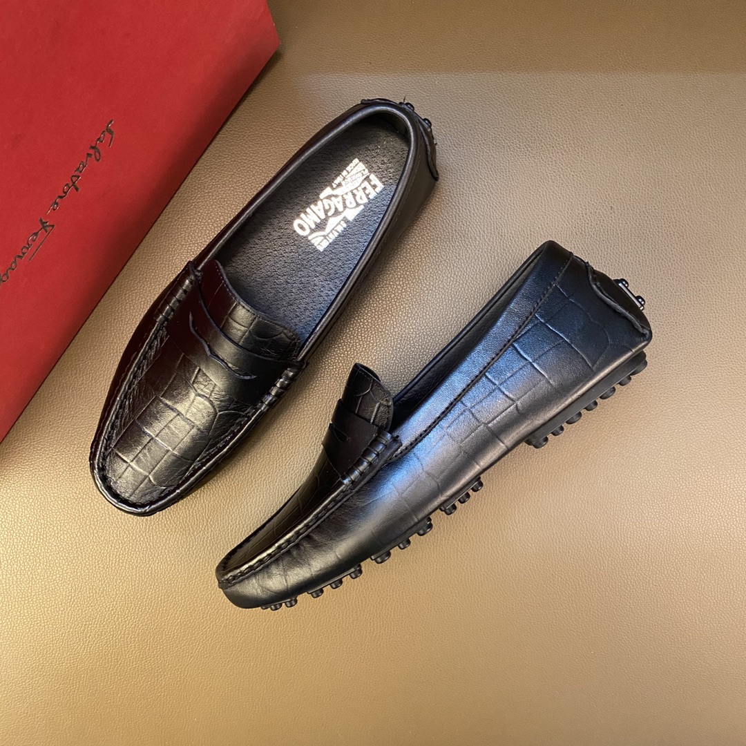 I5   菲拉格慕.Ferragamo ｛帆船鞋 懒人套脚鞋 羊皮里🐑香港专柜再现传奇.头层牛皮编织豆豆鞋 皮鞋 搭配鞋头时尚设计 无限创意.经典中带有时尚的元素.👟👟柔软滑面 顶级材料😍。独特时尚更显得更突出 商务豆豆鞋系列设计 适合出现各种场合 驾车出行🚗 懒人套脚乐福款 正装鞋 原版大底 .男鞋正码：38-44 45可定做 黑色 可选