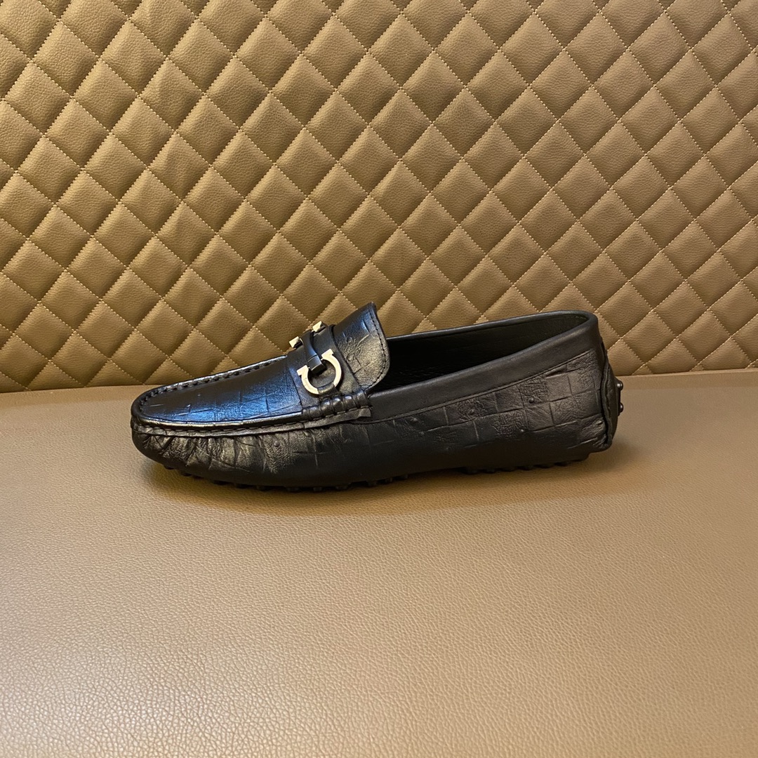 I5   菲拉格慕.Ferragamo ｛帆船鞋 懒人套脚鞋 羊皮里🐑香港专柜再现传奇.头层牛皮编织豆豆鞋 皮鞋 搭配鞋头时尚设计 无限创意.经典中带有时尚的元素.👟👟柔软滑面 顶级材料😍。独特时尚更显得更突出 商务豆豆鞋系列设计 适合出现各种场合 驾车出行🚗 懒人套脚乐福款 正装鞋 原版大底 .男鞋正码：38-44 45可定做 黑色 可选