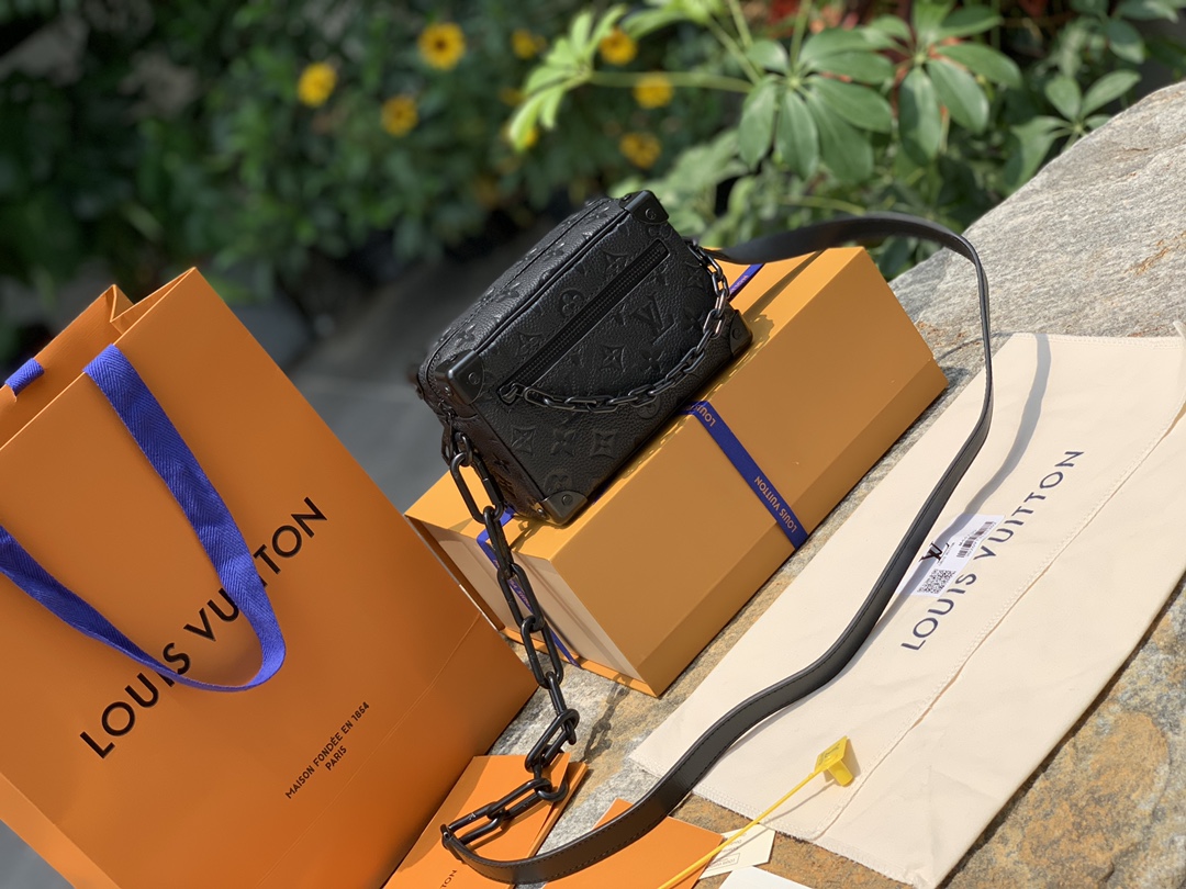 🌼 m55702尺寸18.5 x 13 x 8CM公价三万➕！被龚俊背火了后，又是一款涨价涨到哭的款！实