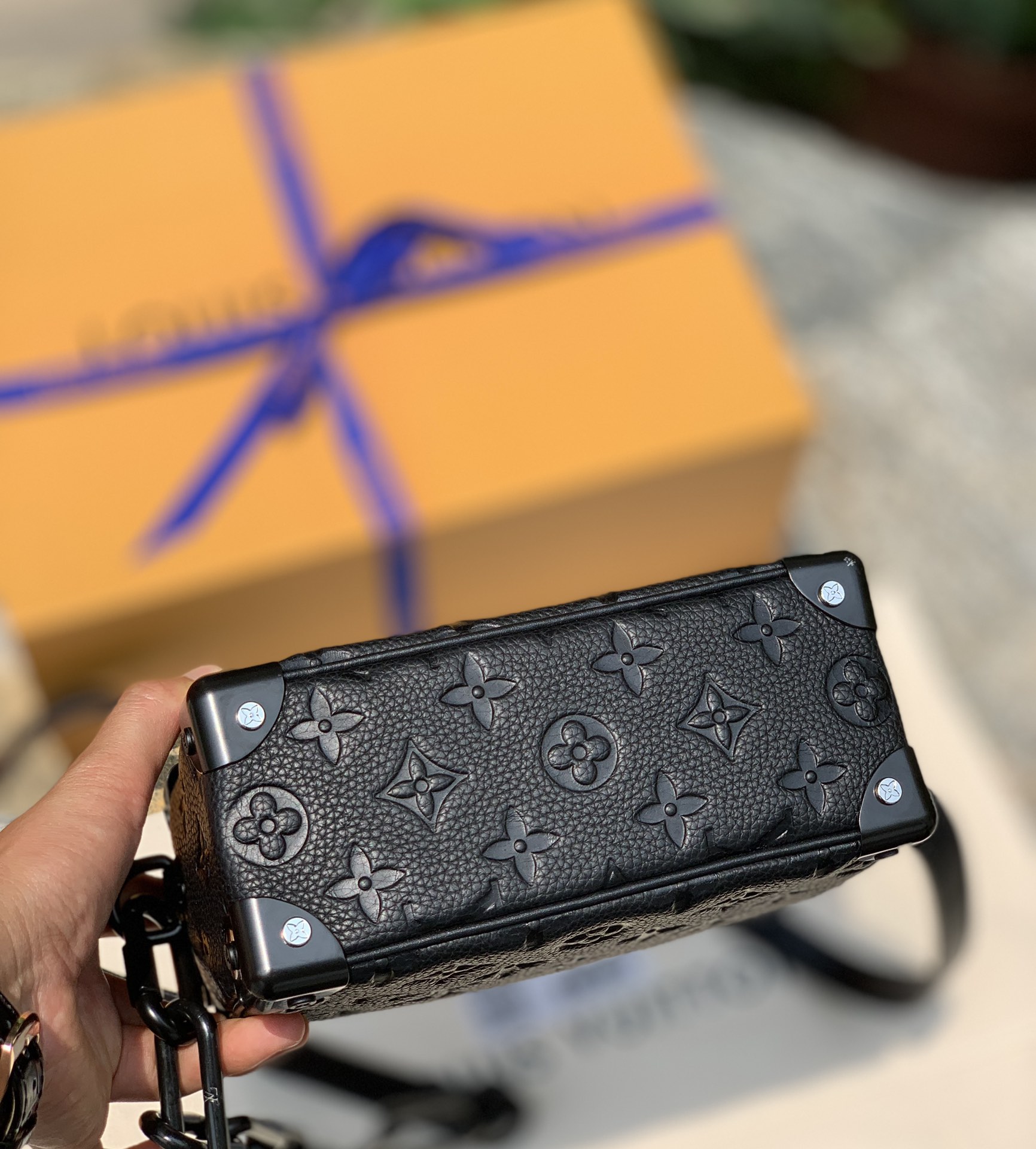 🌼 m55702尺寸18.5 x 13 x 8CM公价三万➕！被龚俊背火了后，又是一款涨价涨到哭的款！实