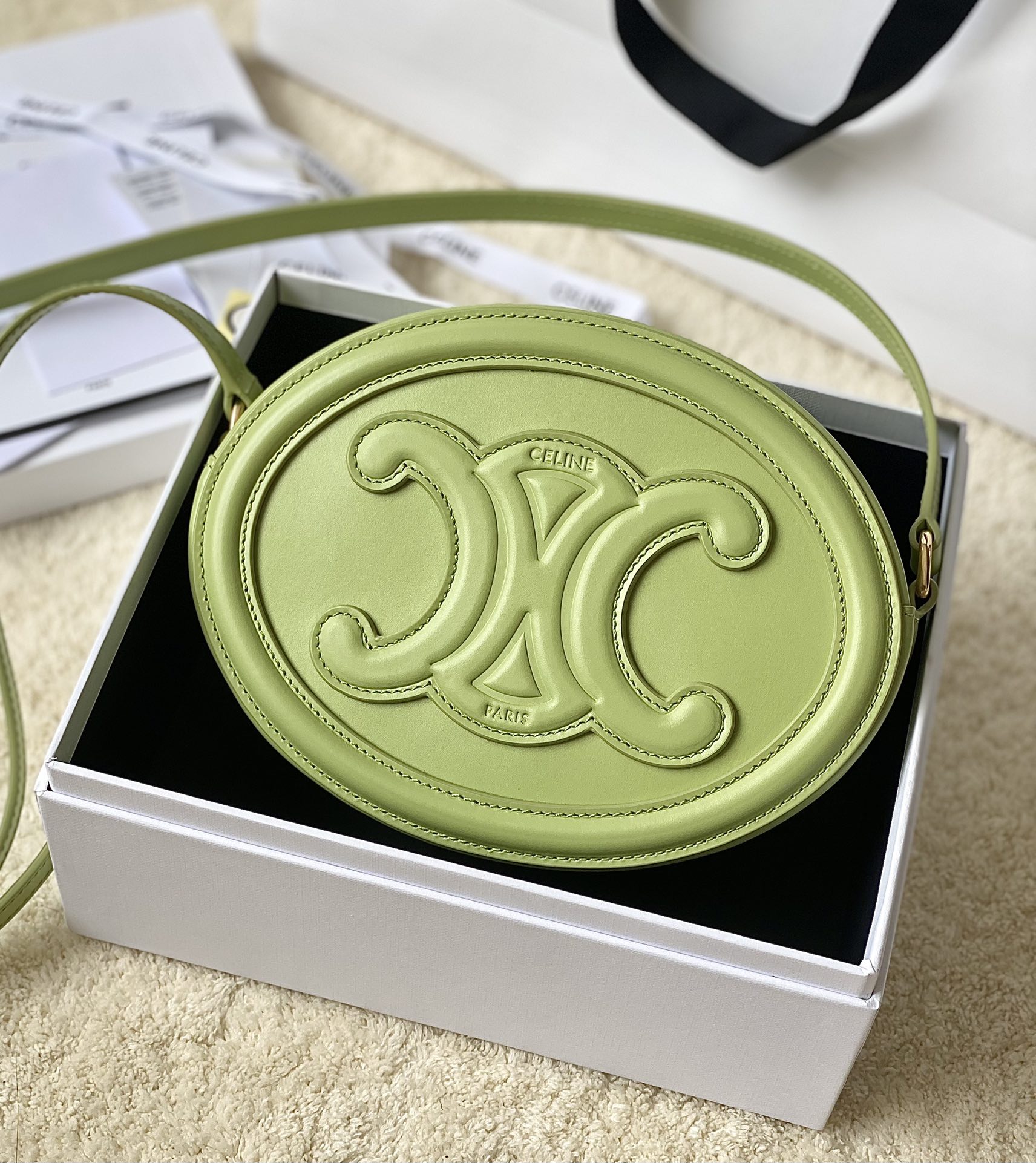 CELINE 光滑牛皮革斜挎椭圆形猪鼻子包 198603牛油果绿