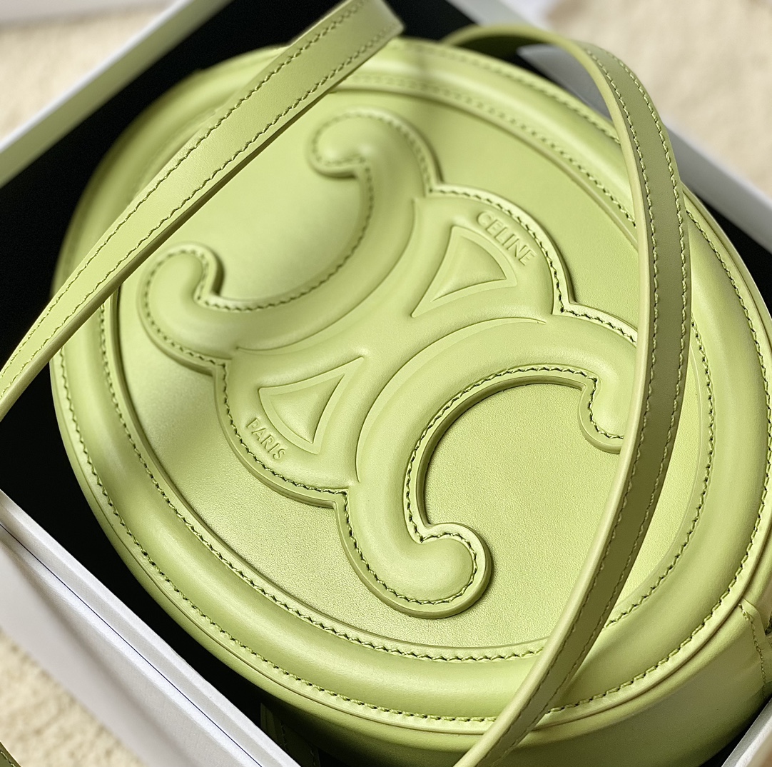 CELINE 光滑牛皮革斜挎椭圆形猪鼻子包 198603牛油果绿