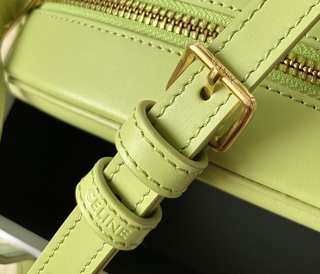 CELINE 光滑牛皮革斜挎椭圆形猪鼻子包 198603牛油果绿