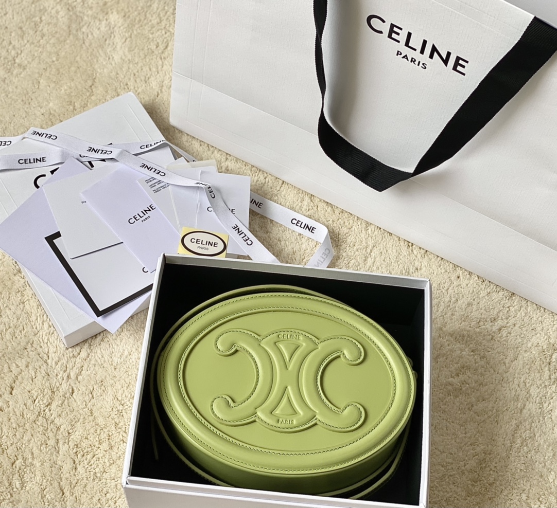 CELINE 光滑牛皮革斜挎椭圆形猪鼻子包 198603牛油果绿